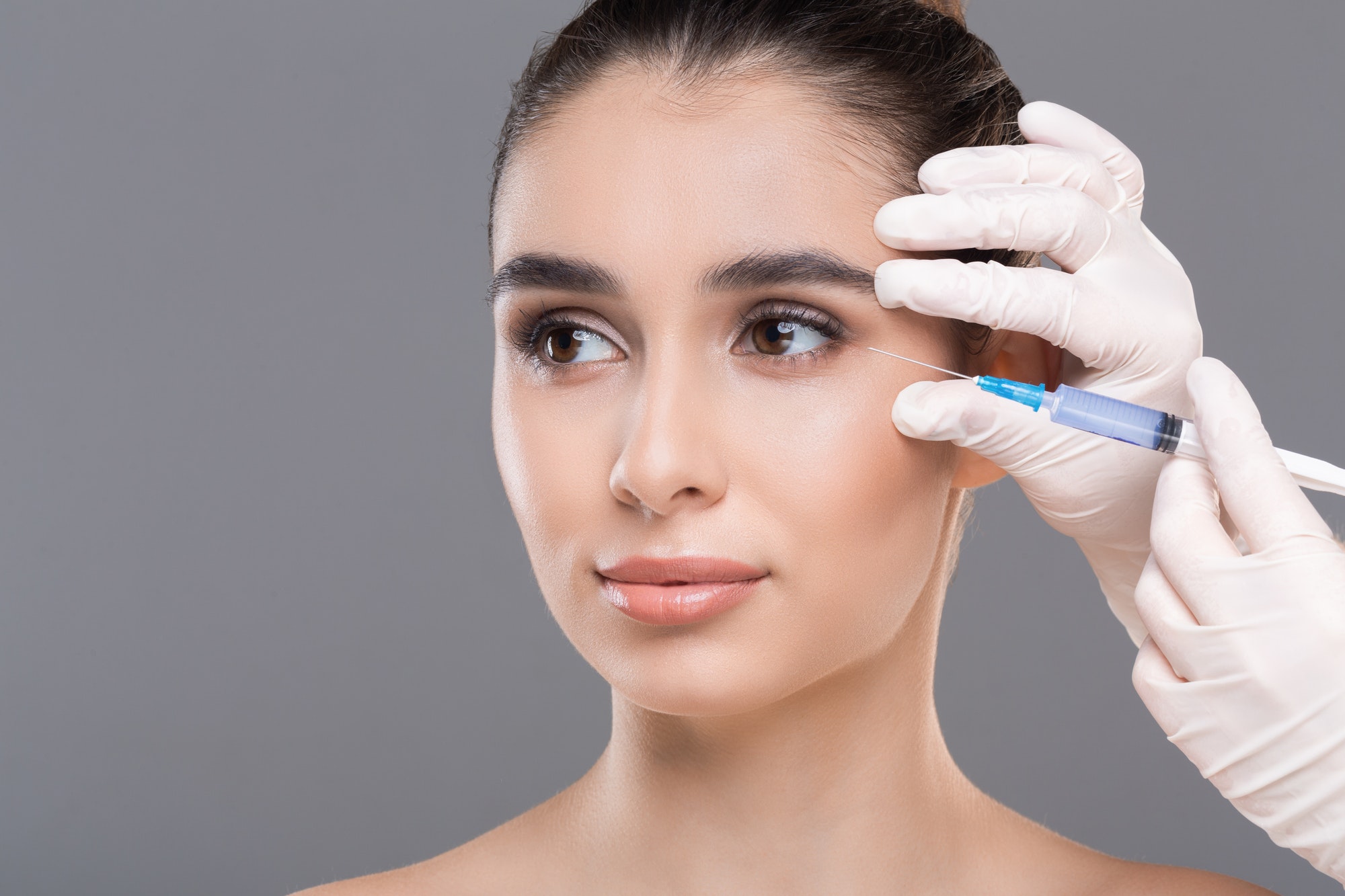 portrait-of-attractive-young-woman-making-cosmetic-injections